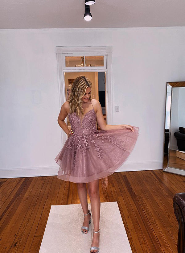 A-Line/Princess V-neck Sleeveless Lace Short/Mini Homecoming Dress With Appliques Lace
