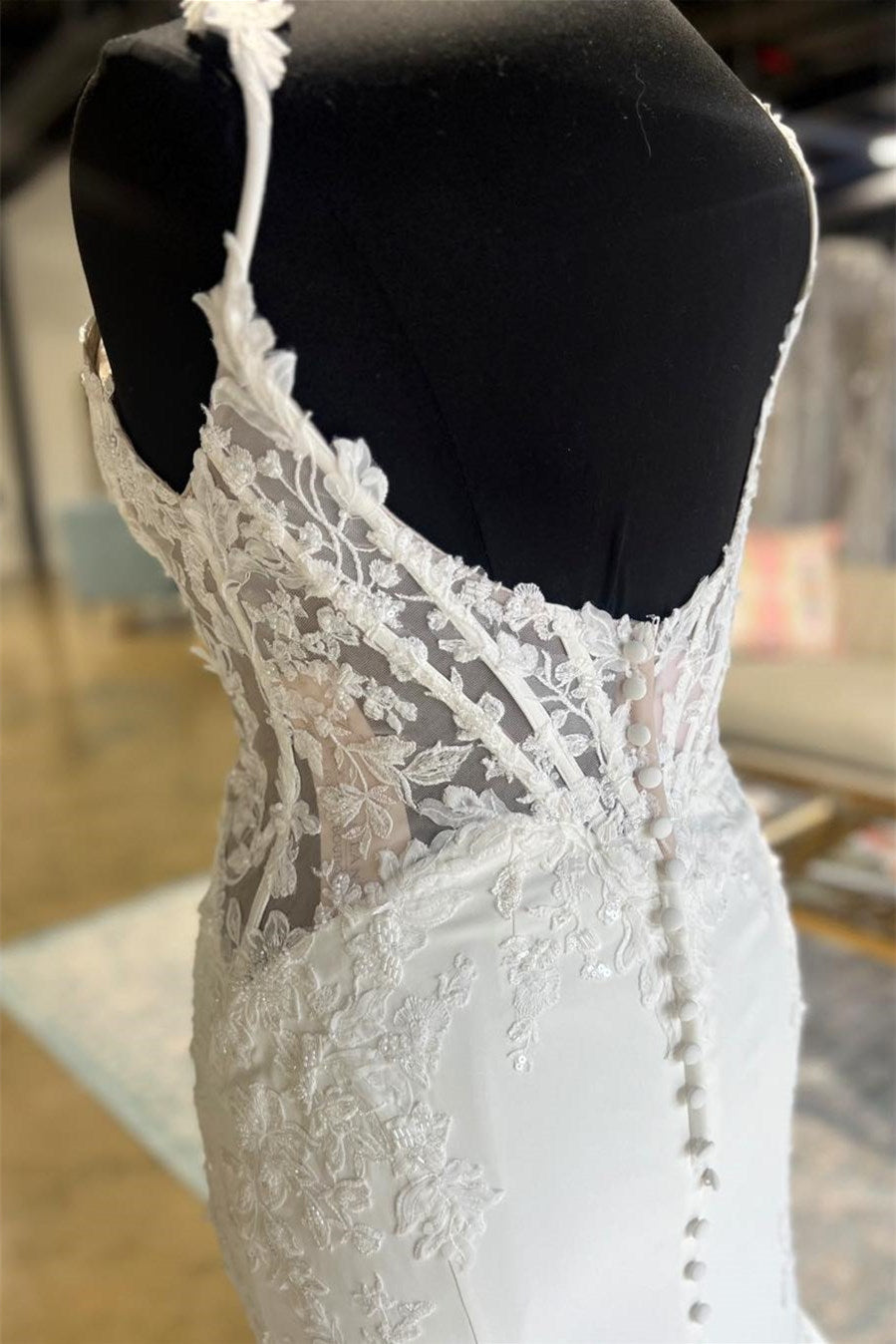 Gorgeous Spaghetti-Straps Sleeveless Mermaid Wedding Dress Appliques Lace Open Back With Buttons