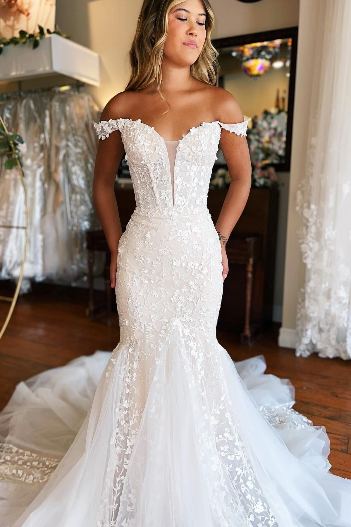 Elegant Sweetheart Straps Mermaid Wedding Dresses Sleeveless Open Back With Appliques Lace