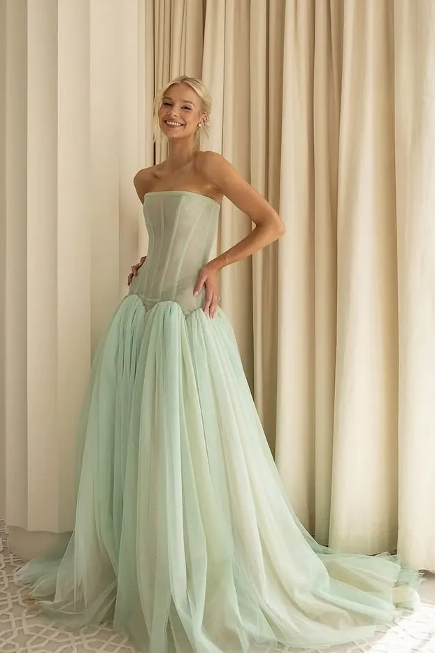 Timeless Green Strapless Sleeveless Tulle Evening Dresses A-Line With Pleats