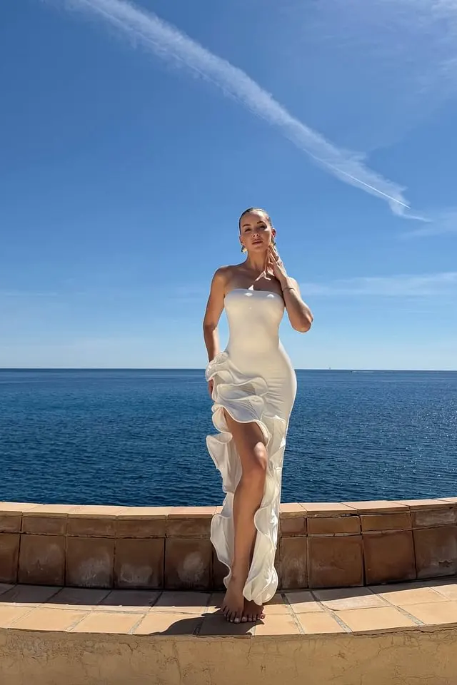 Elegant White Strapless Sleeveless Mermaid Satin Evening Dresses Column With High Split