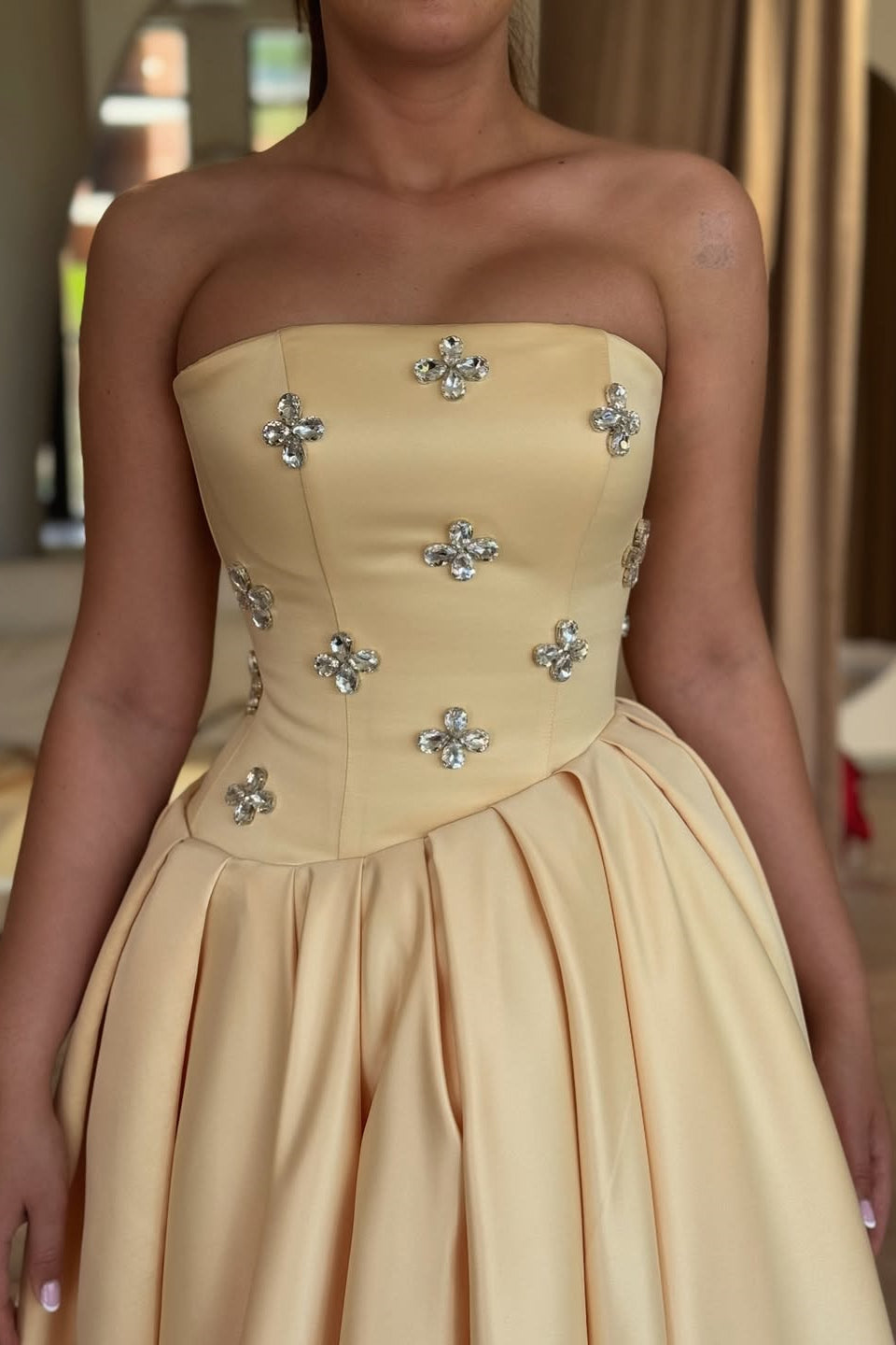 Dazzling Strapless Sleeveless Satin Evening Dresses A-Line With Pleats Crystals