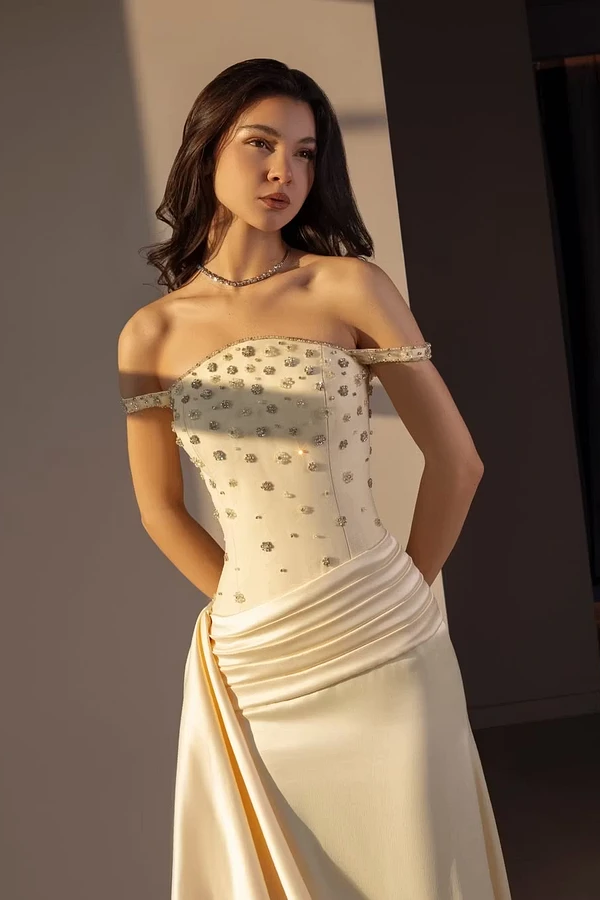 Chic Champagne Off The Shoulder Satin Mermaid Evening Dresses Sheath Gem With Pleats