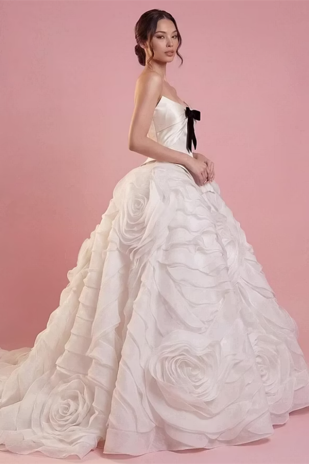 Luxurious Strapless Sleeveless Satin A-Line Wedding Dresses Floor Length With Lace-Up Back
