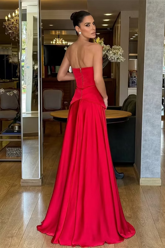 Romantic Red Strapless Sleeveless Satin A-Line Wedding Dresses Floor Length With Zipper Pleats