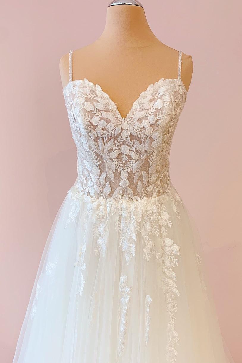 A-Line Spaghetti Straps Sweetheart Tulle Wedding Dress With Appliques Lace-BallBride