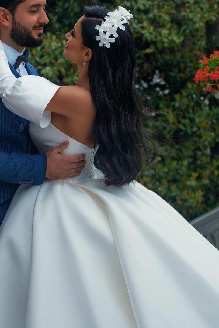 Amazing Princess Satin Sweetheart Wedding Dress With Sleeves-BallBride