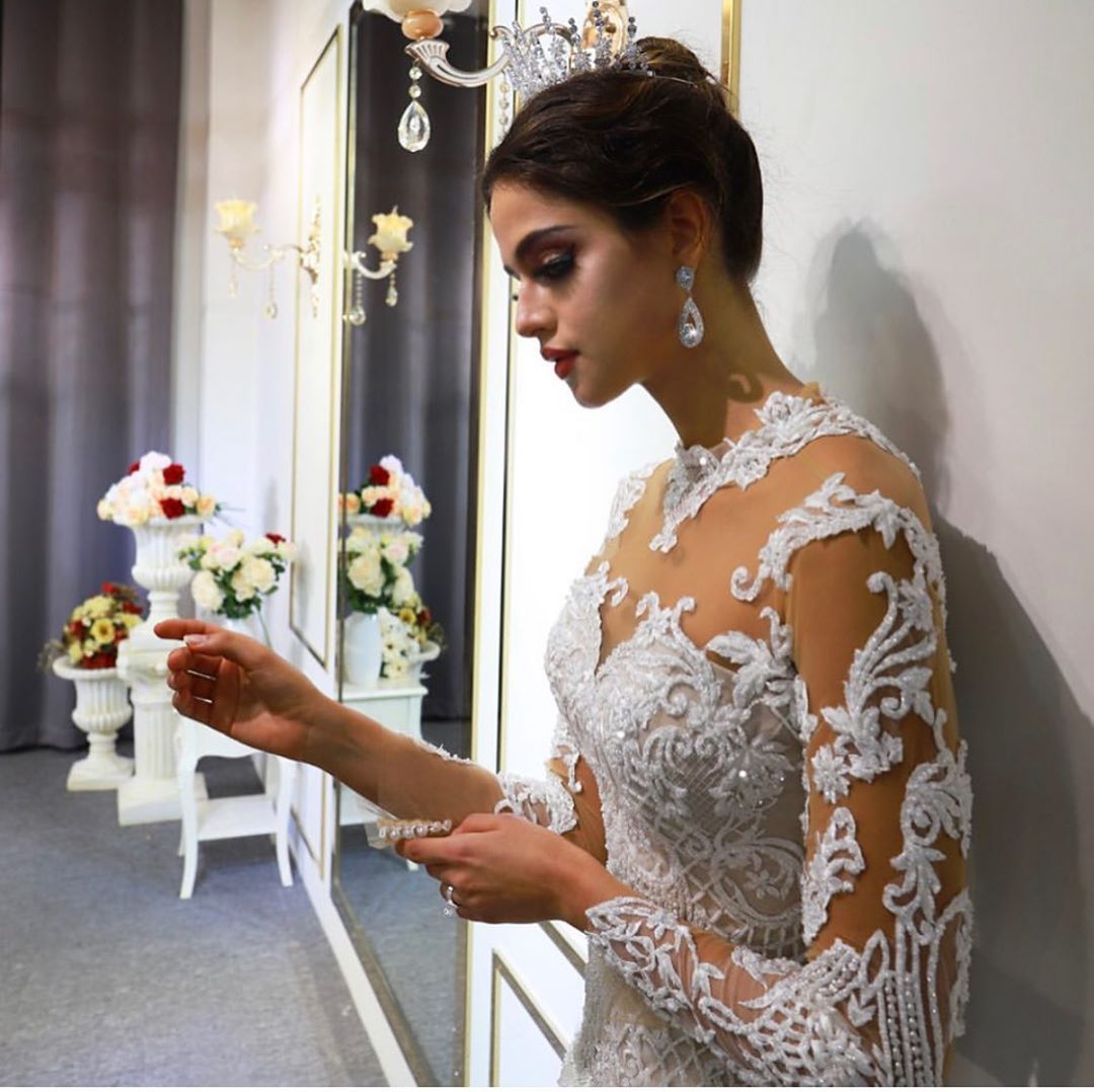 Amazing Sweetheart Long Sleeved Wedding Dress with Lace Appliques-BallBride