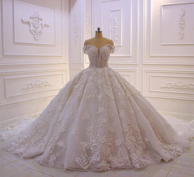 Amazing Sweetheart Off-the-Shoulder Backless Wedding Dress With Lace Appliques Ruffles-BallBride