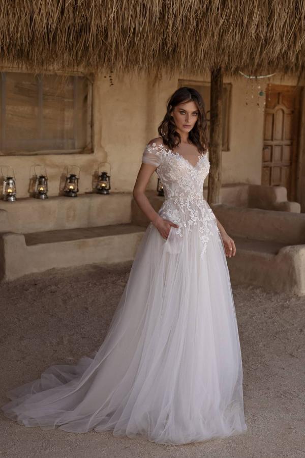 Beautiful Sweetheart Off-the-Shoulder Tulle A-Line Wedding Dress with Appliques Lace and Pockets-BallBride