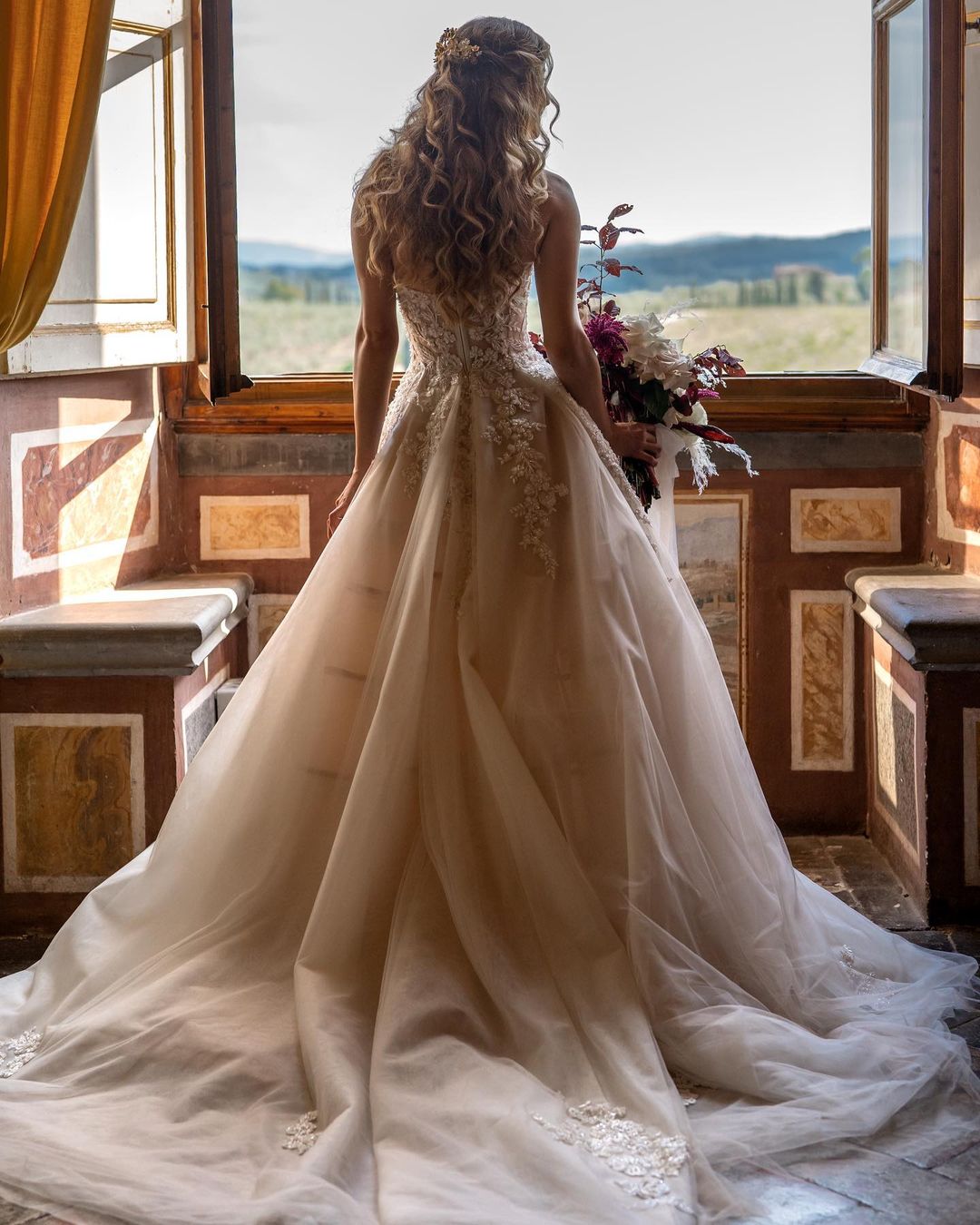 Charming Sweetheart A-Line Wedding Dress with Tulle Floral Lace Backless Train-BallBride
