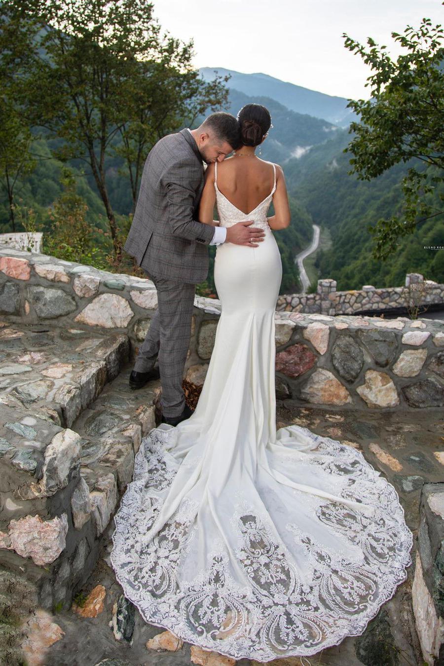 Charming V-neck Mermaid Wedding Dress with Lace Appliques-BallBride