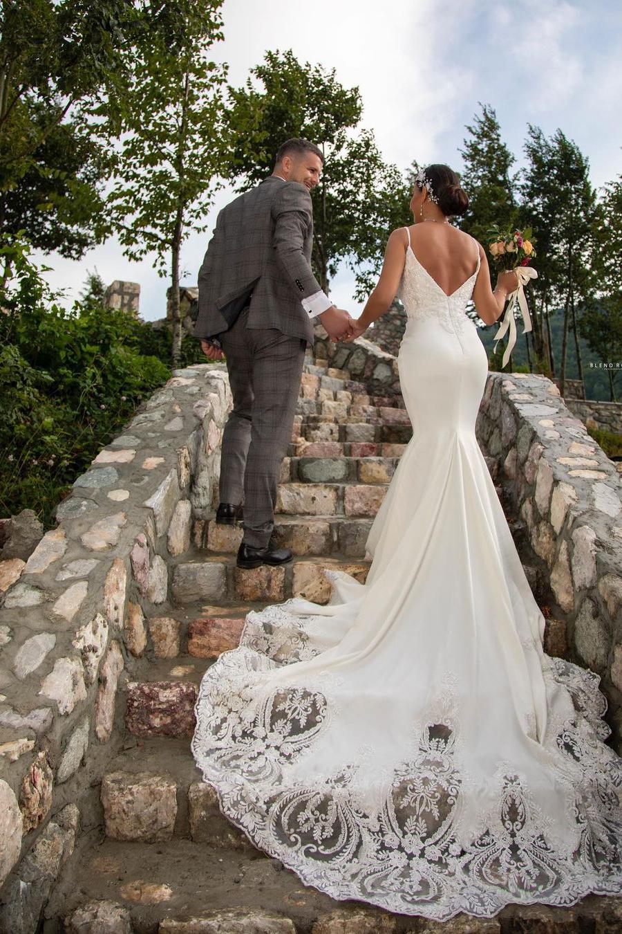 Charming V-neck Mermaid Wedding Dress with Lace Appliques-BallBride