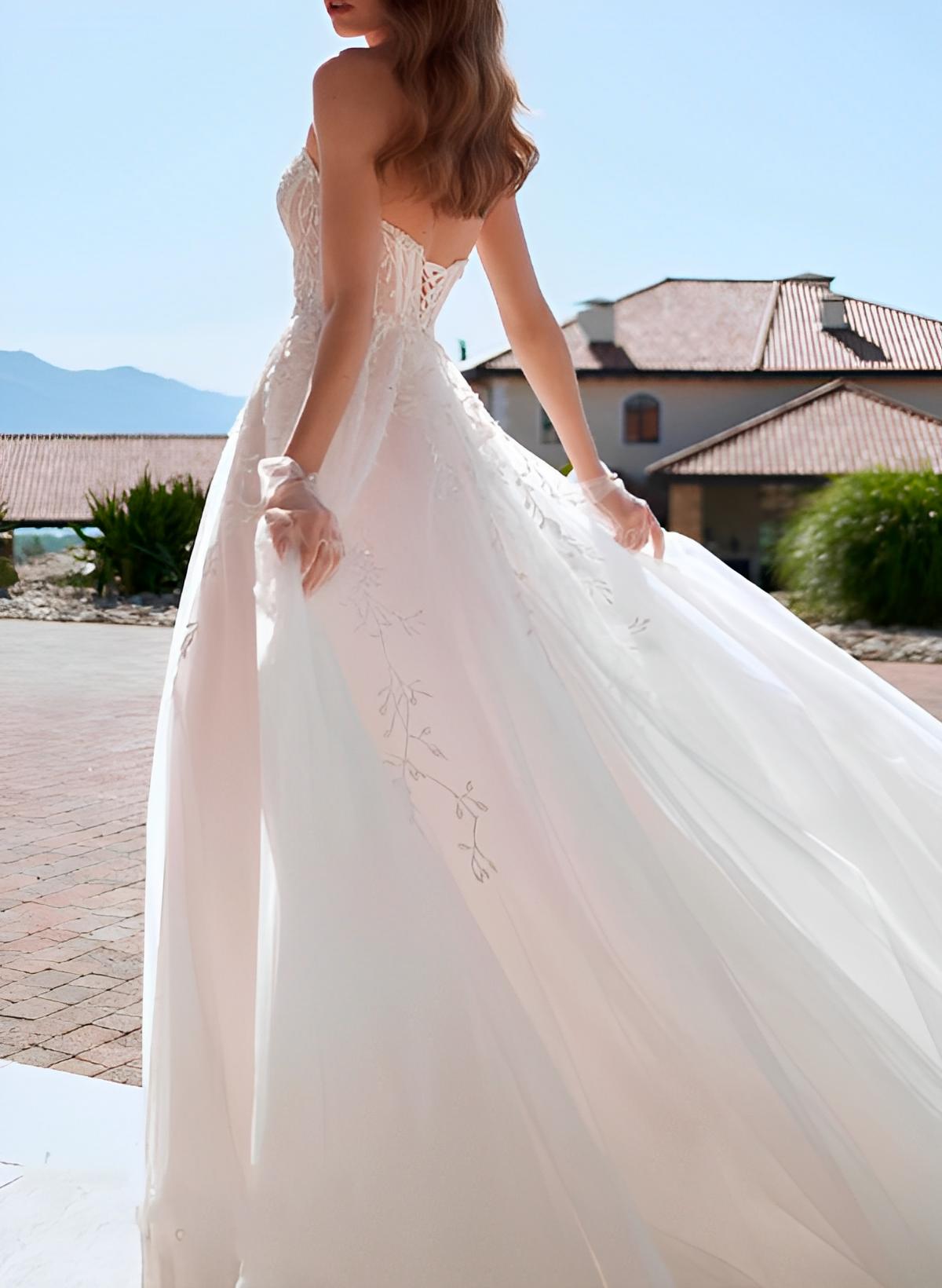Chic A-line Strapless Sleeveless Court Train Tulle Wedding Dresses Front Split-Ballbride