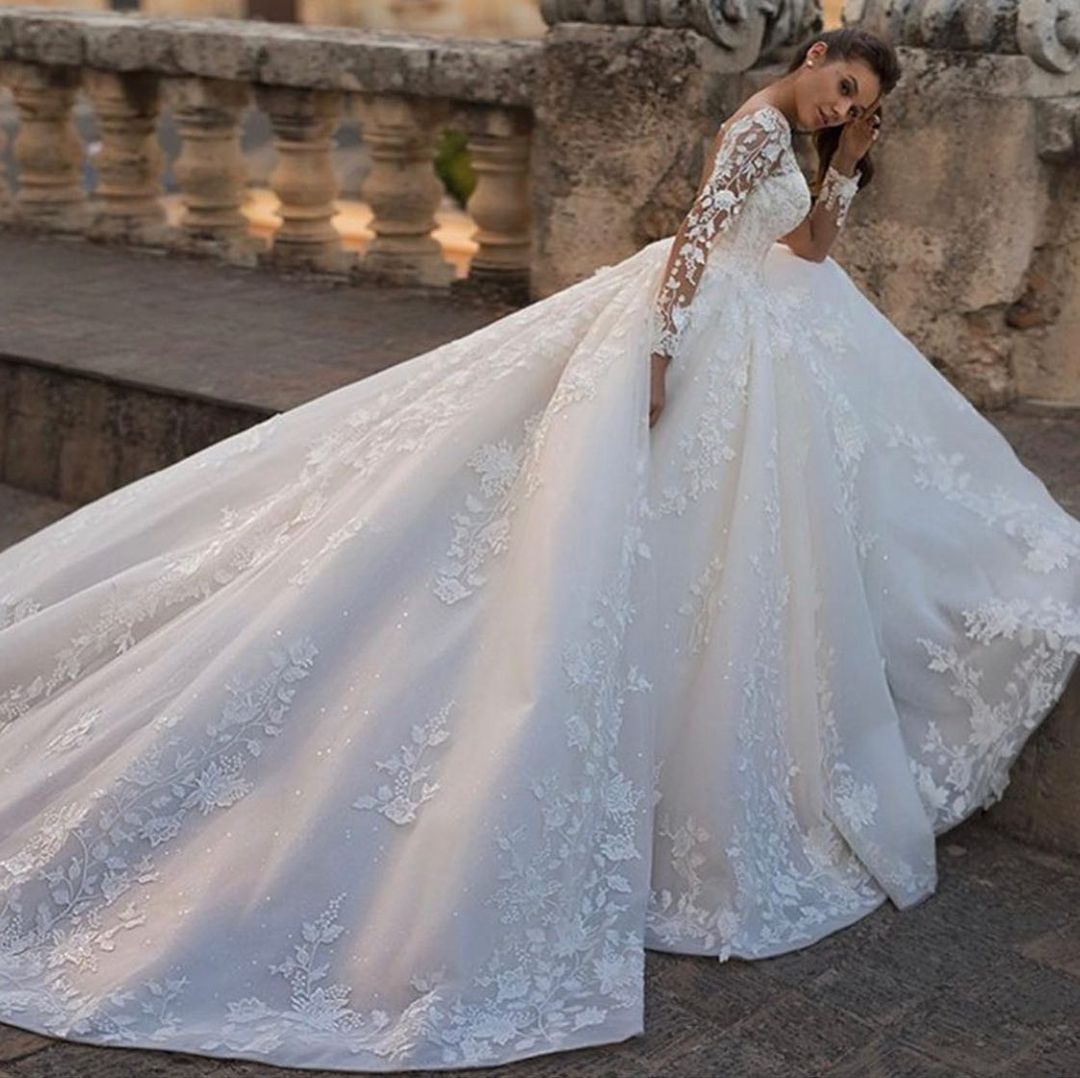 Chic Long Sleeved Princess Sweetheart Wedding Dress with Floral Lace Appliques-BallBride