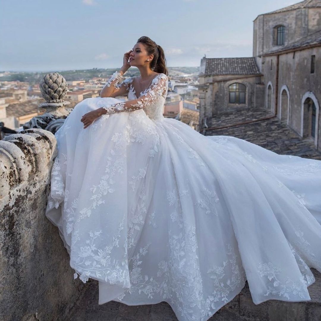 Chic Long Sleeved Princess Sweetheart Wedding Dress with Floral Lace Appliques-BallBride