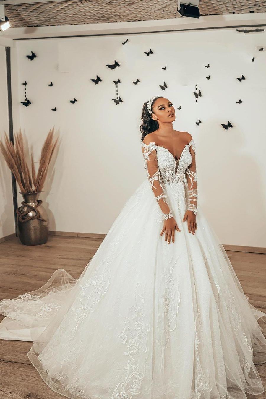 Classy A-Line Sweetheart Long Sleeves Floor-length Tulle Wedding Dress With Appliques Lace-BallBride