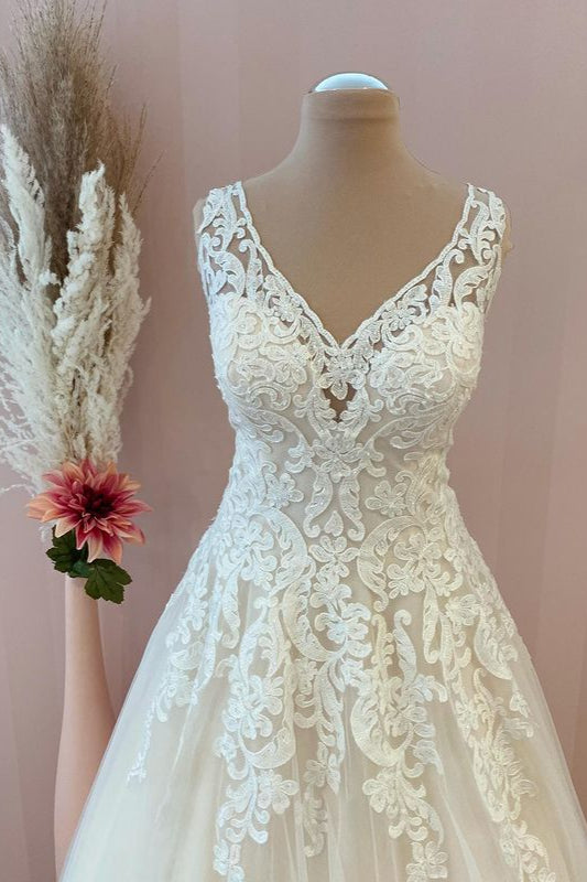 Classy Sweetheart A-Line Tulle Backless Floor-length Wedding Dress With Appliques Lace-BallBride