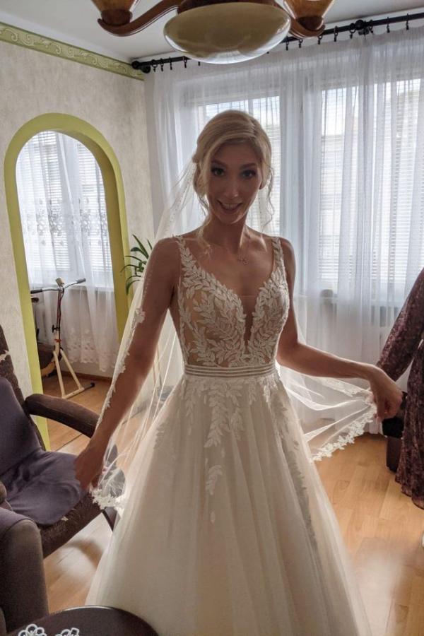 Dasida Modest Long A-line V-neck Wedding Dress with Tulle Lace-BallBride