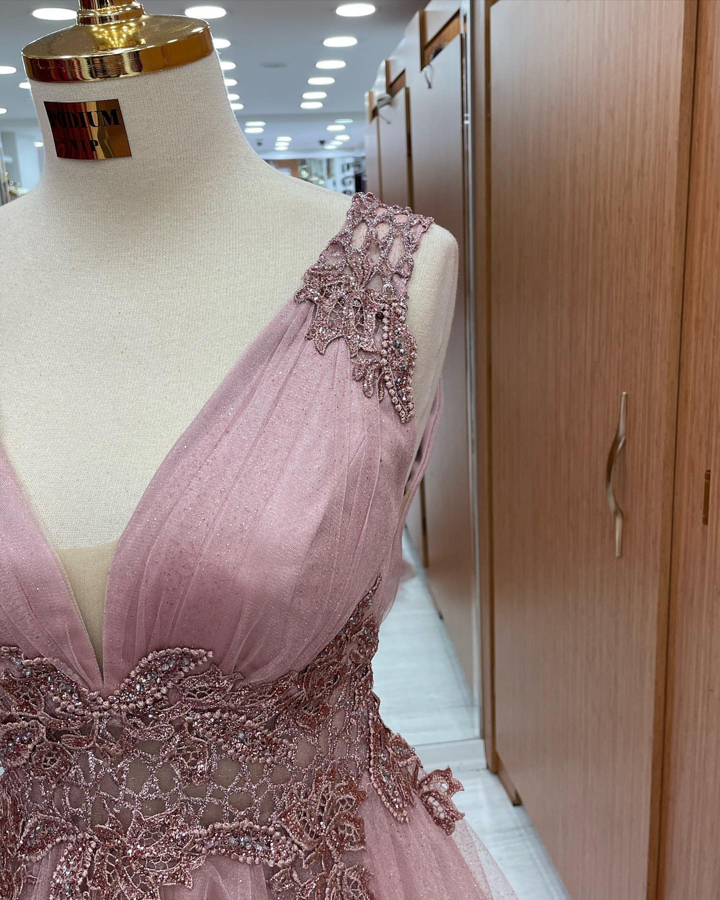 Dusty Pink Sleeveless Long Prom Dress With Tulle Appliques and V-Neck-BallBride