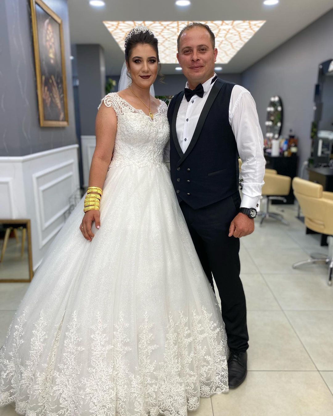 Elegant A-Line V-Neck Long Wedding Dress With Lace Tulle-BallBride