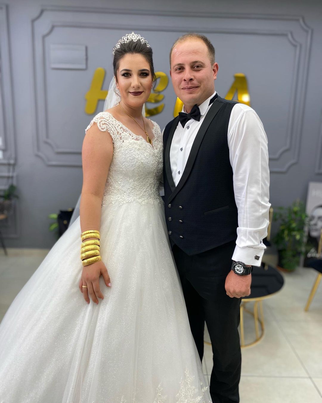 Elegant A-Line V-Neck Long Wedding Dress With Lace Tulle-BallBride