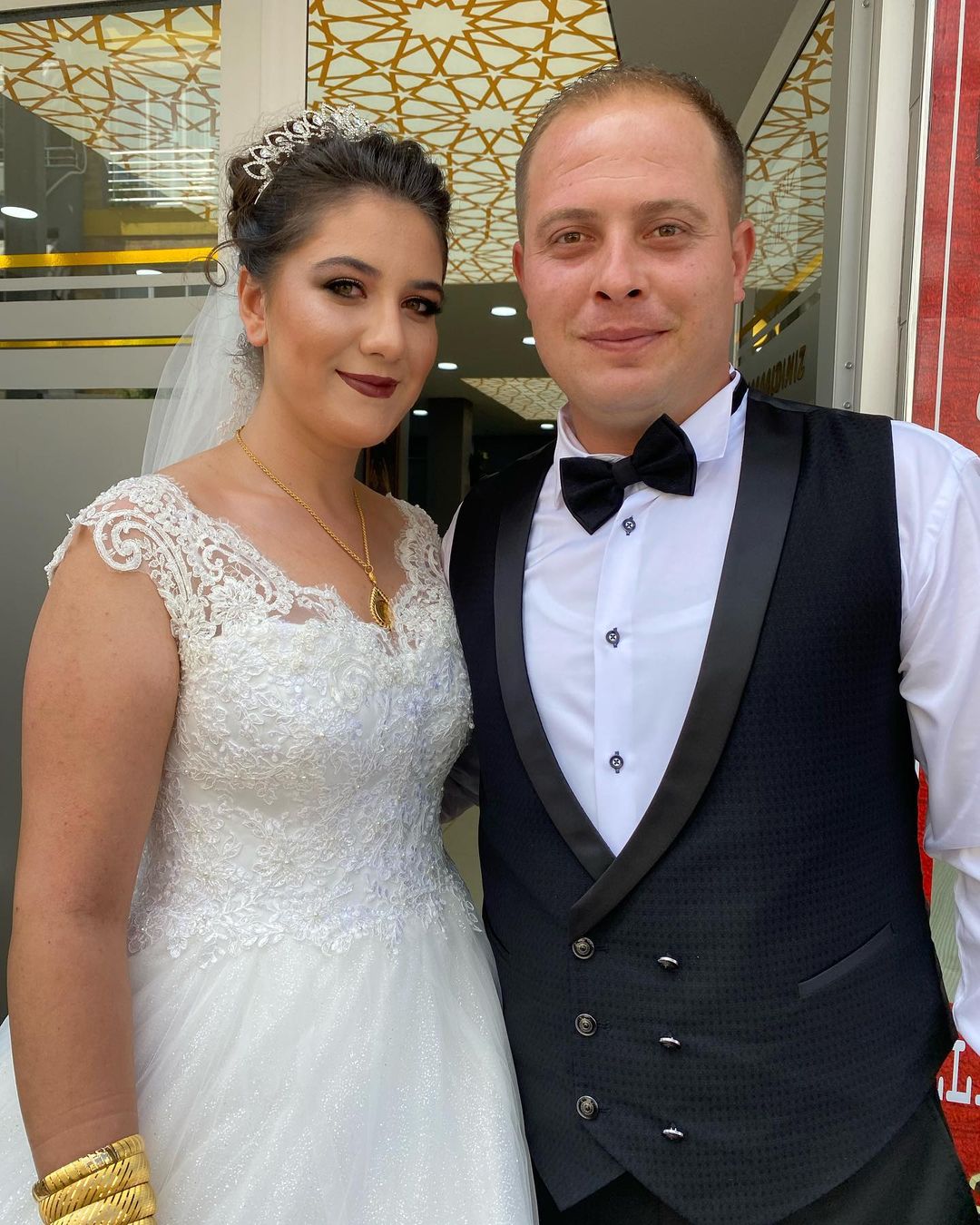 Elegant A-Line V-Neck Long Wedding Dress With Lace Tulle-BallBride