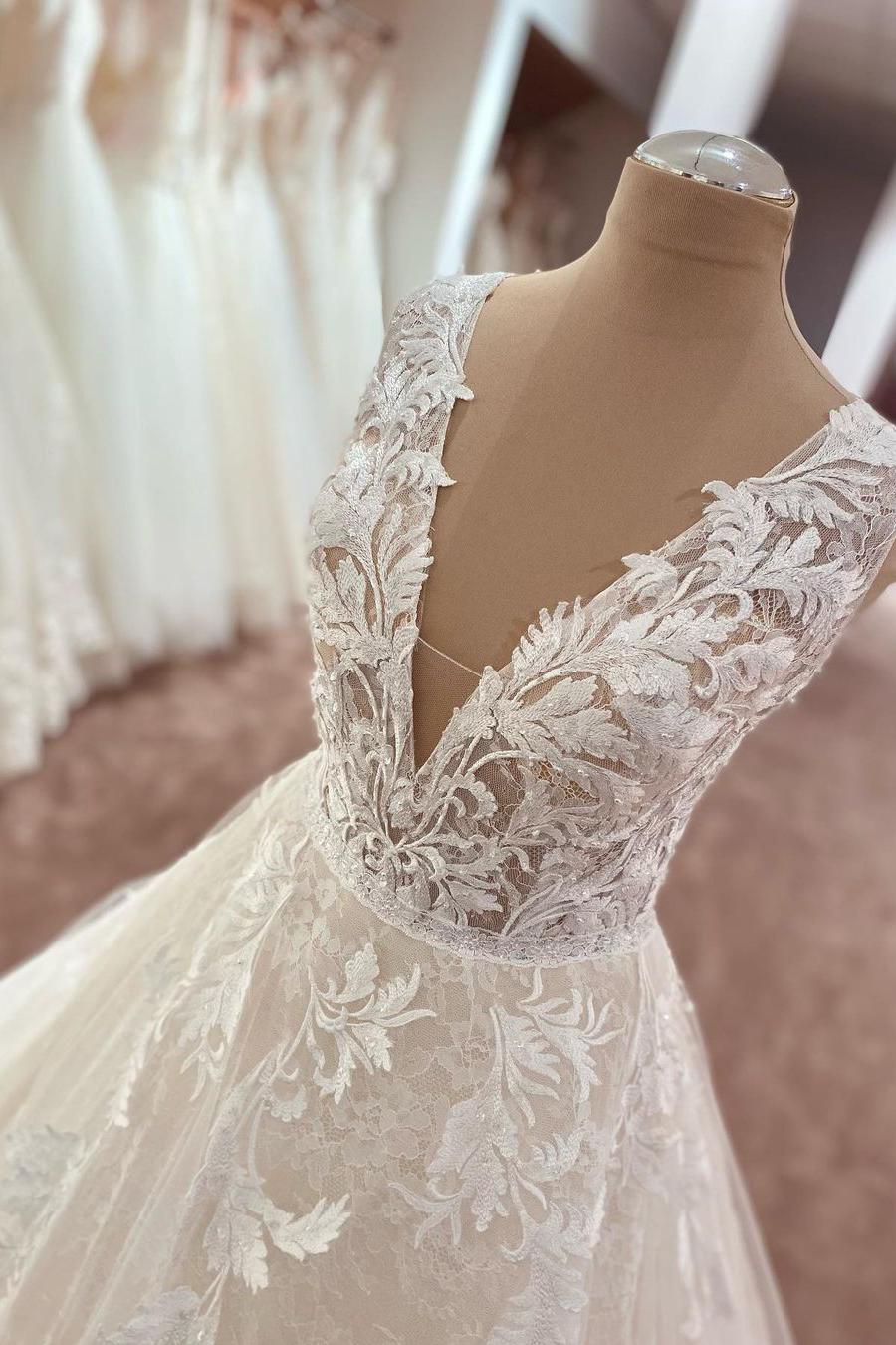 Elegant A-Line Wedding Dress with Appliques and Lace Tulle Detail-BallBride