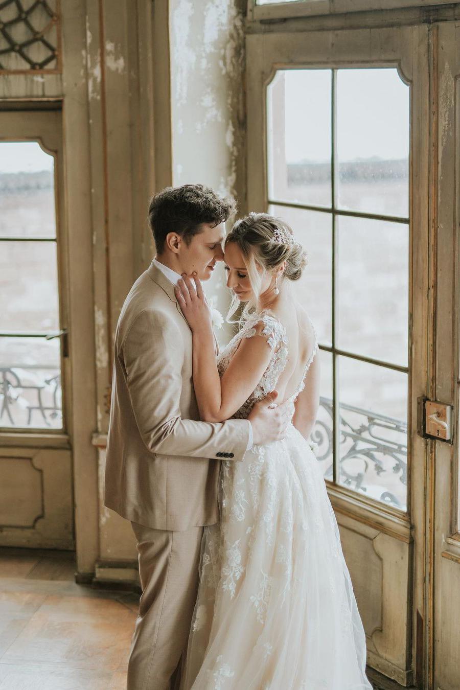 Elegant Boho A-line Tulle Wedding Dress with Lace Appliques-BallBride