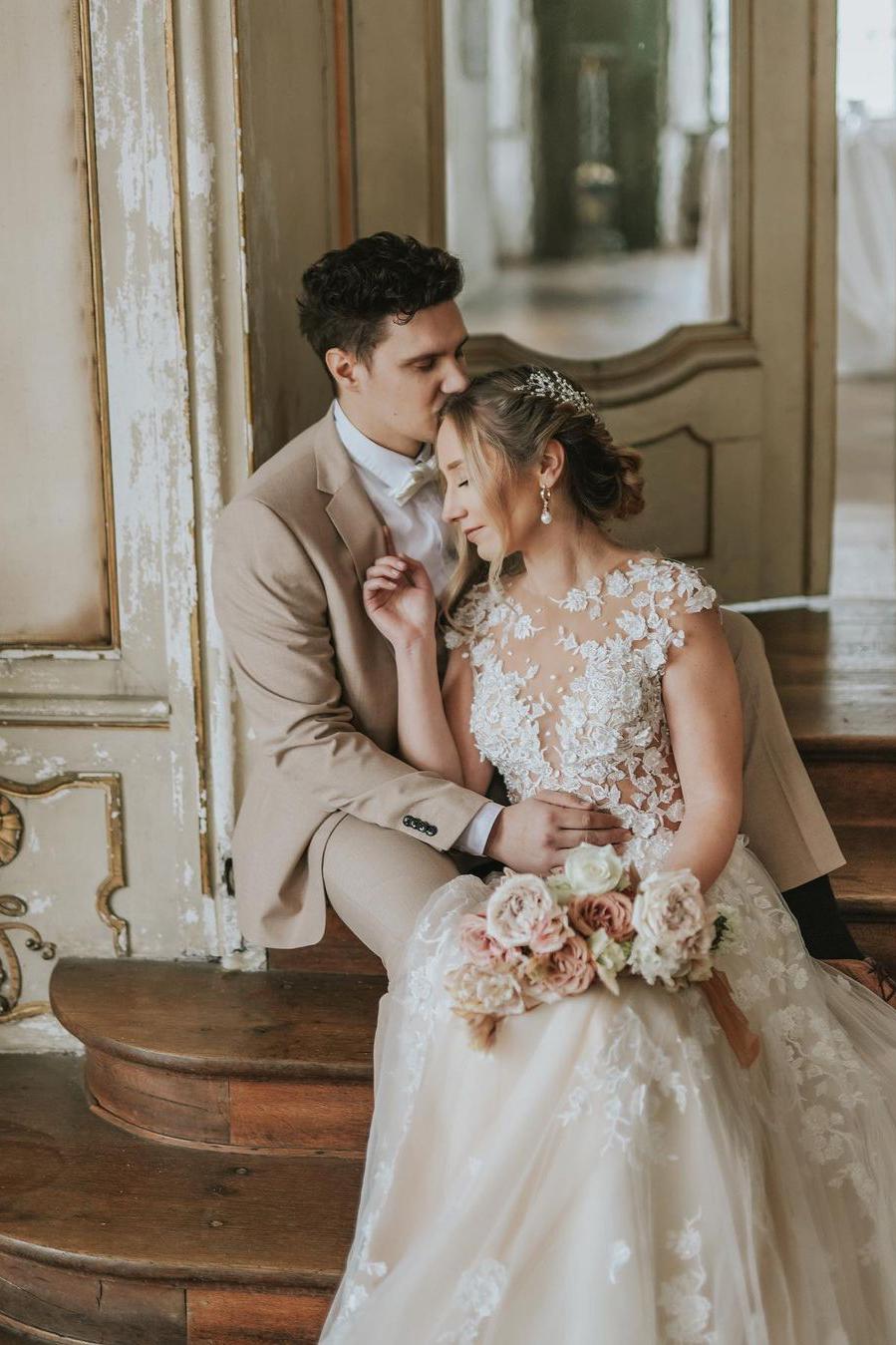 Elegant Boho A-line Tulle Wedding Dress with Lace Appliques-BallBride