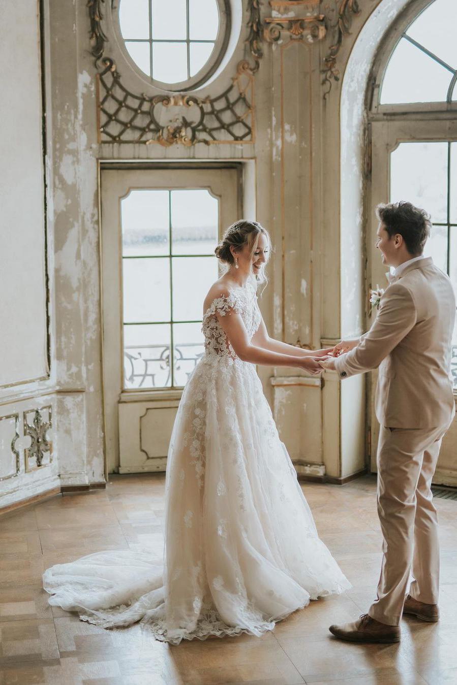 Elegant Boho A-line Tulle Wedding Dress with Lace Appliques-BallBride