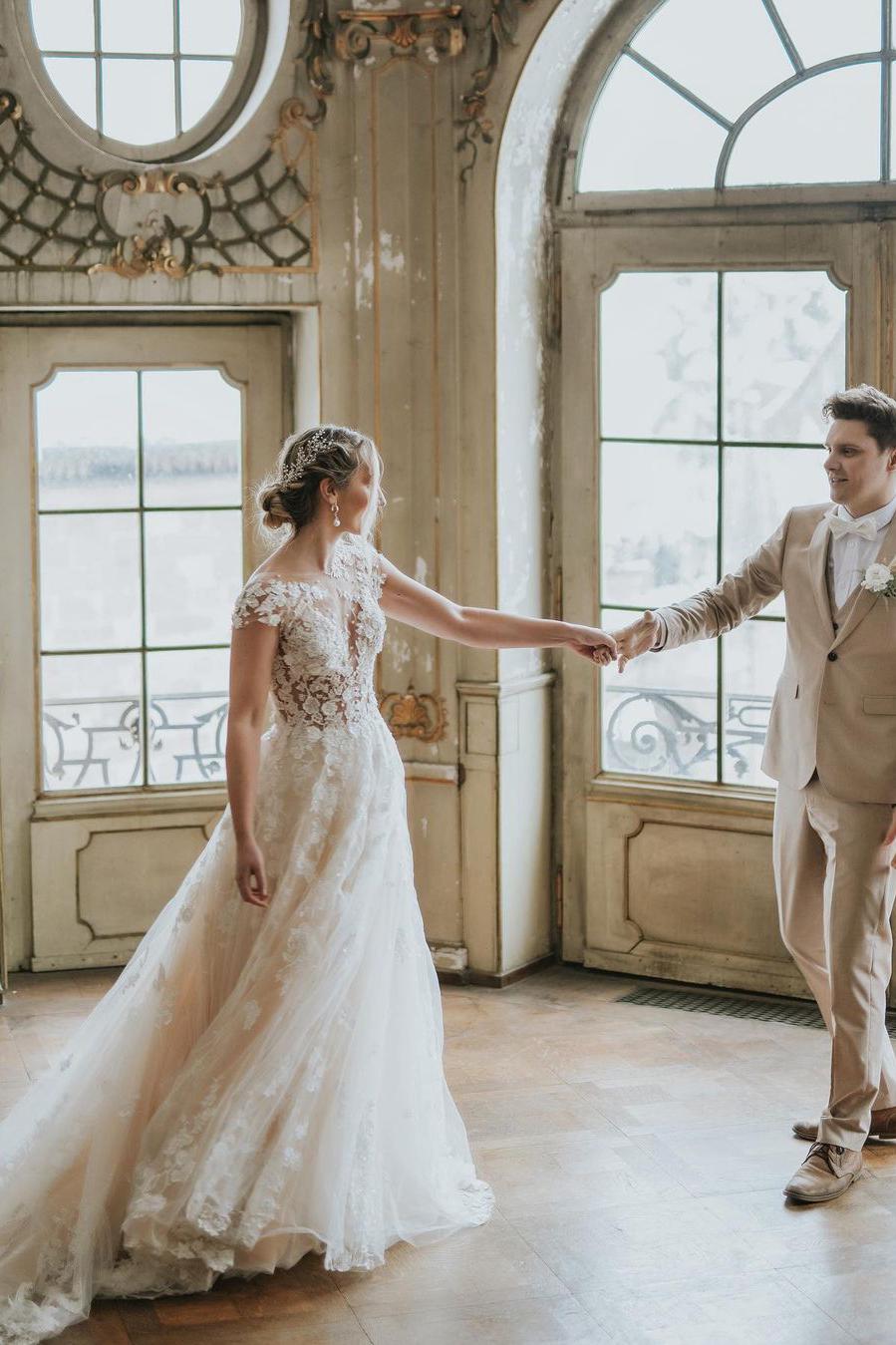 Elegant Boho A-line Tulle Wedding Dress with Lace Appliques-BallBride