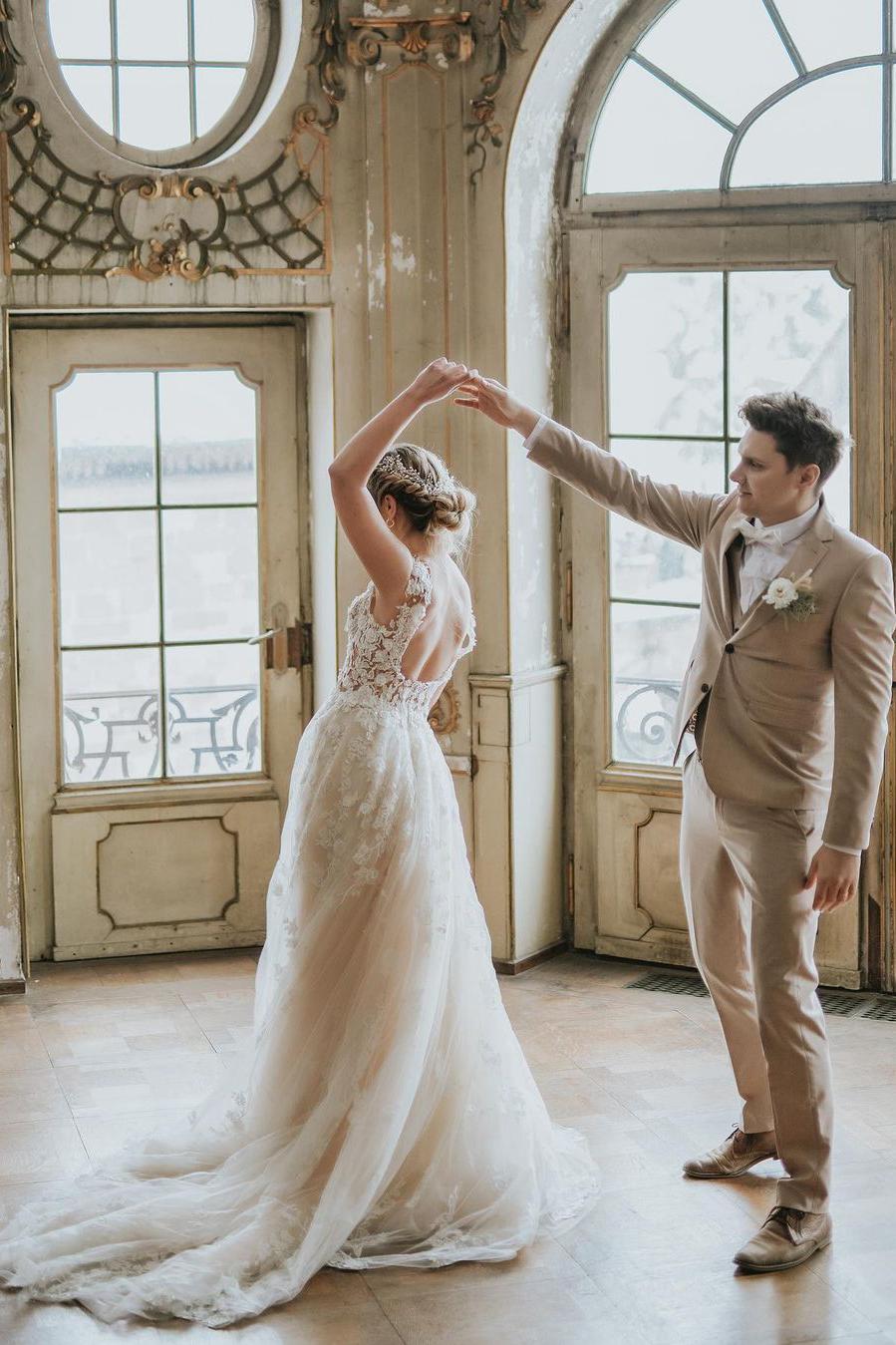 Elegant Boho A-line Tulle Wedding Dress with Lace Appliques-BallBride