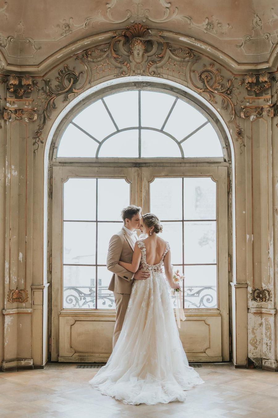 Elegant Boho A-line Tulle Wedding Dress with Lace Appliques-BallBride