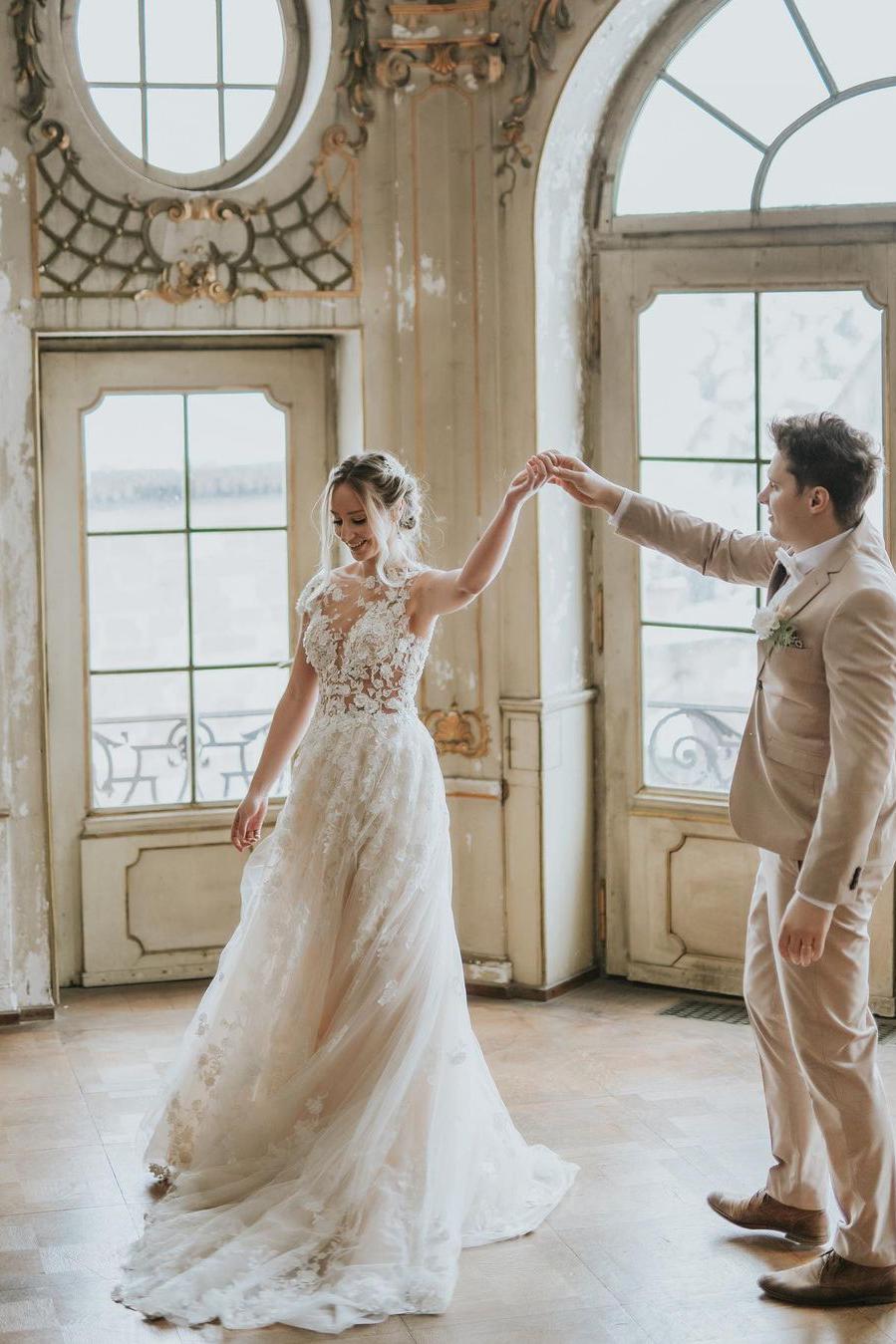 Elegant Boho A-line Tulle Wedding Dress with Lace Appliques-BallBride