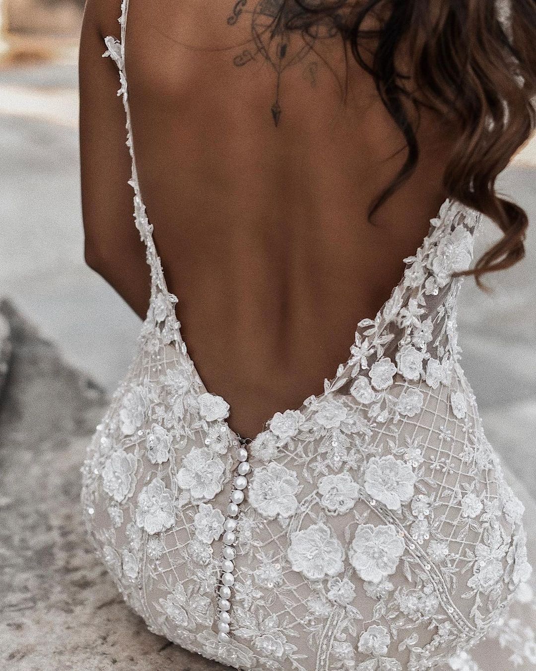 Elegant Long Mermaid V-neck Floral Wedding Dress With Lace Backless-BallBride