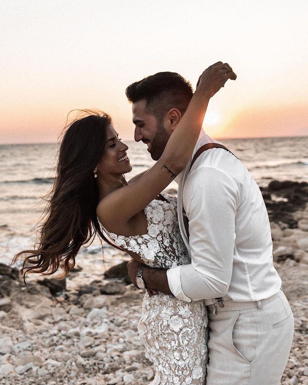 Elegant Long Mermaid V-neck Floral Wedding Dress With Lace Backless-BallBride