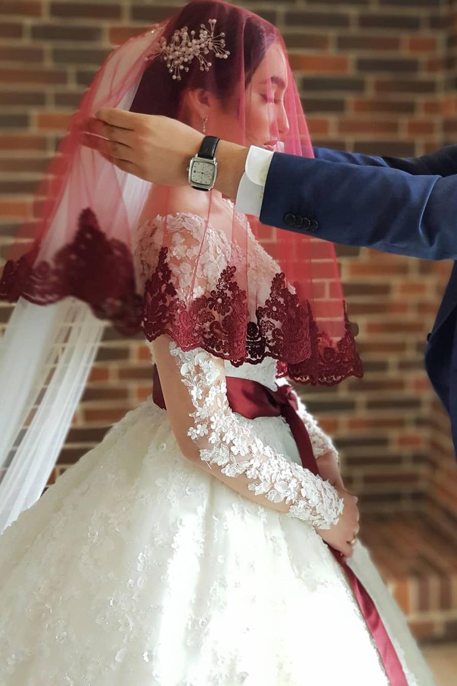 Elegant Princess Lace Wedding Dresses with Long Sleeves-BallBride