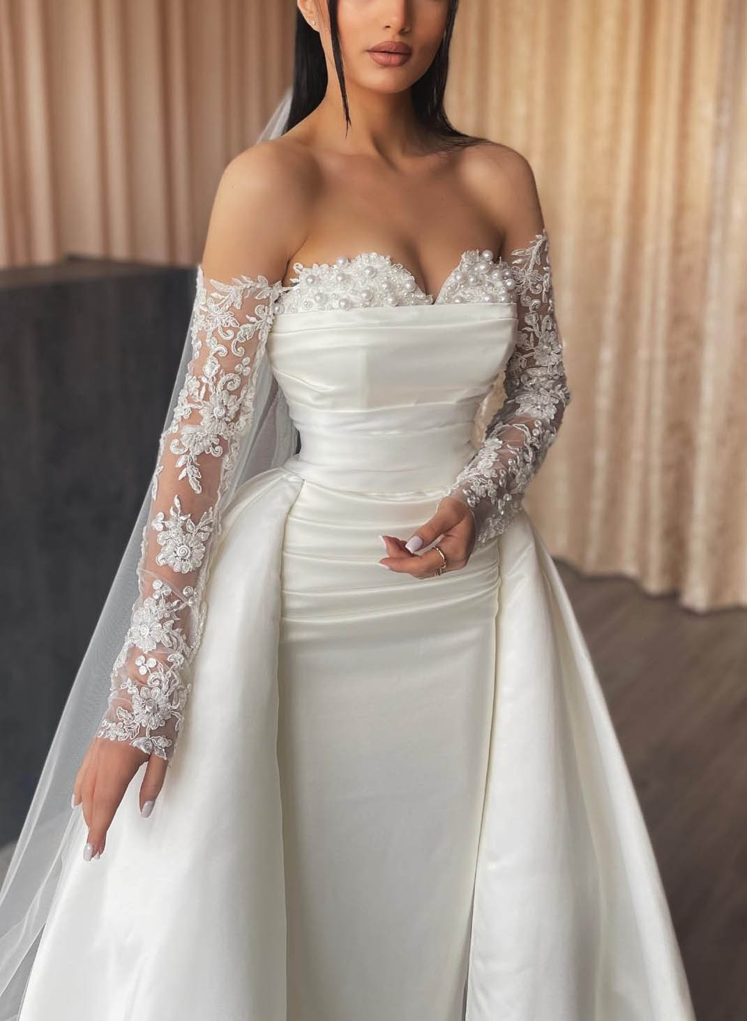 Elegant Sweetheart Detachable Train Lace Sleeves Wedding Dresses-Ballbride