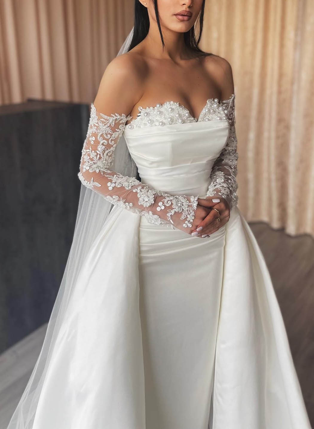 Elegant Sweetheart Detachable Train Lace Sleeves Wedding Dresses-Ballbride