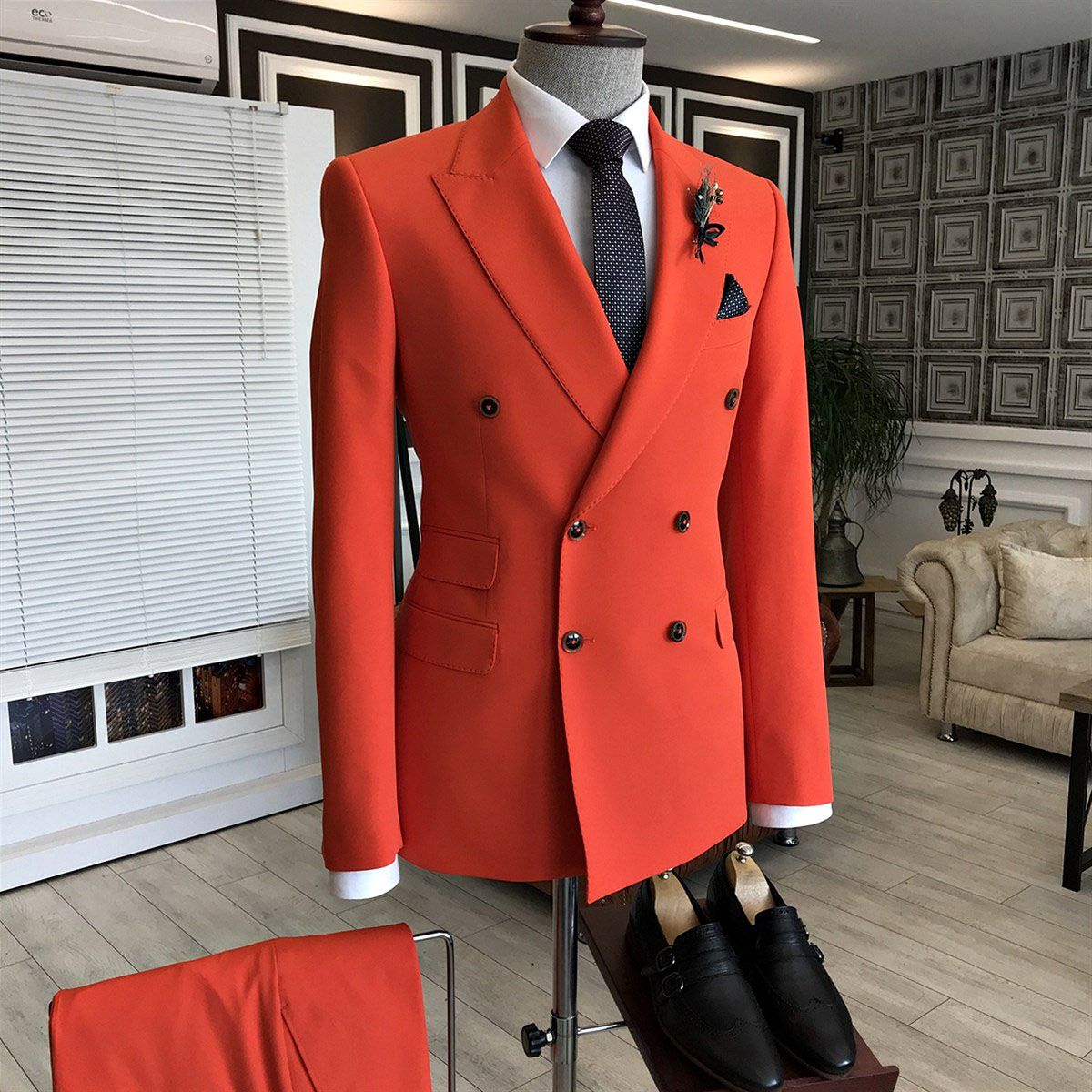 Gentle Red Best Party Suit for Prom with Peaked Lapel and Double Breasted-BallBride