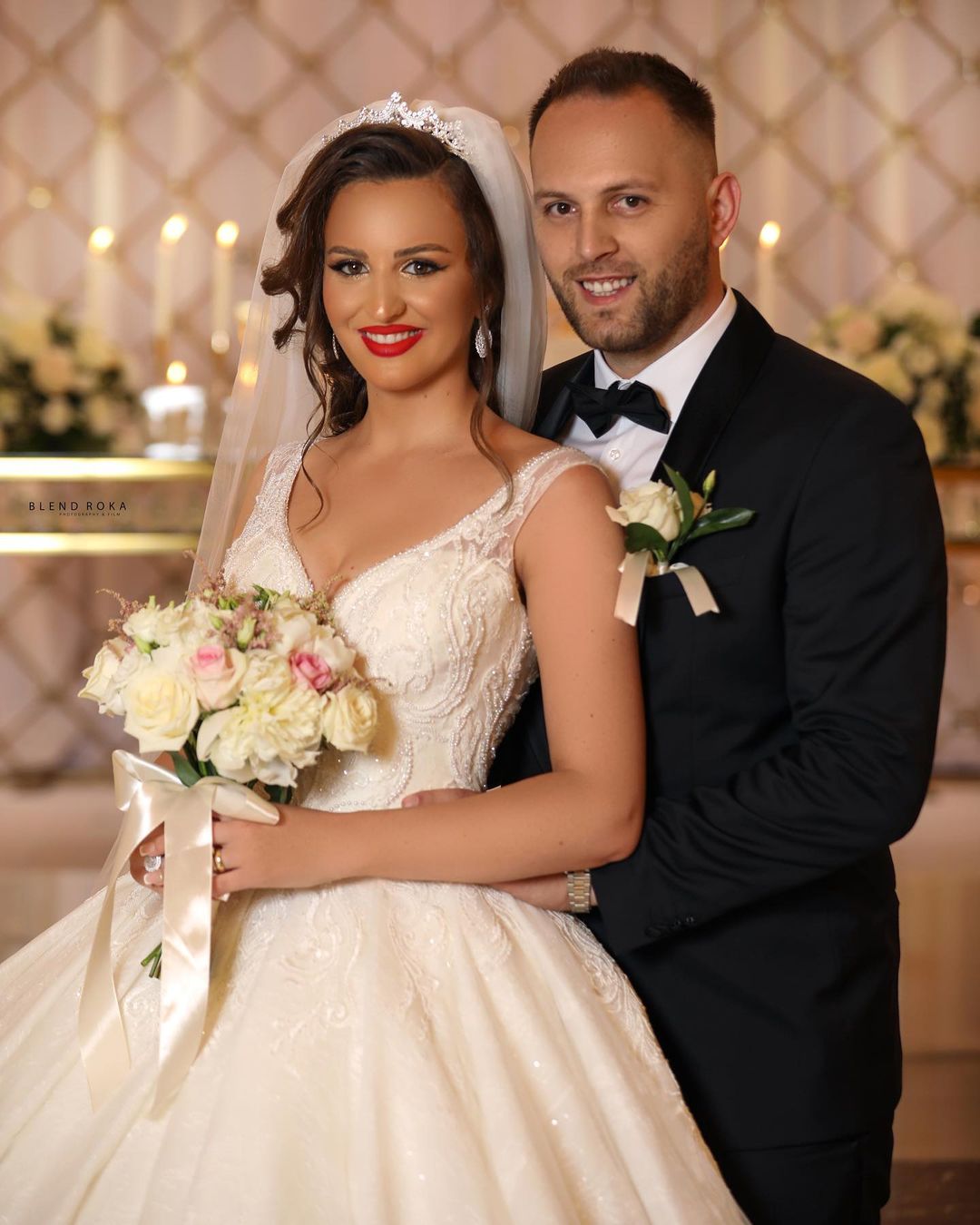 Glamorous V-neck Tulle Wedding Dress with Lace Appliques-BallBride