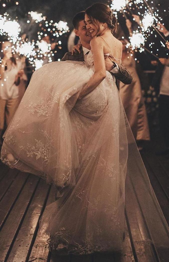Gorgeous A-line V-neck Tulle Lace Wedding Dress-BallBride