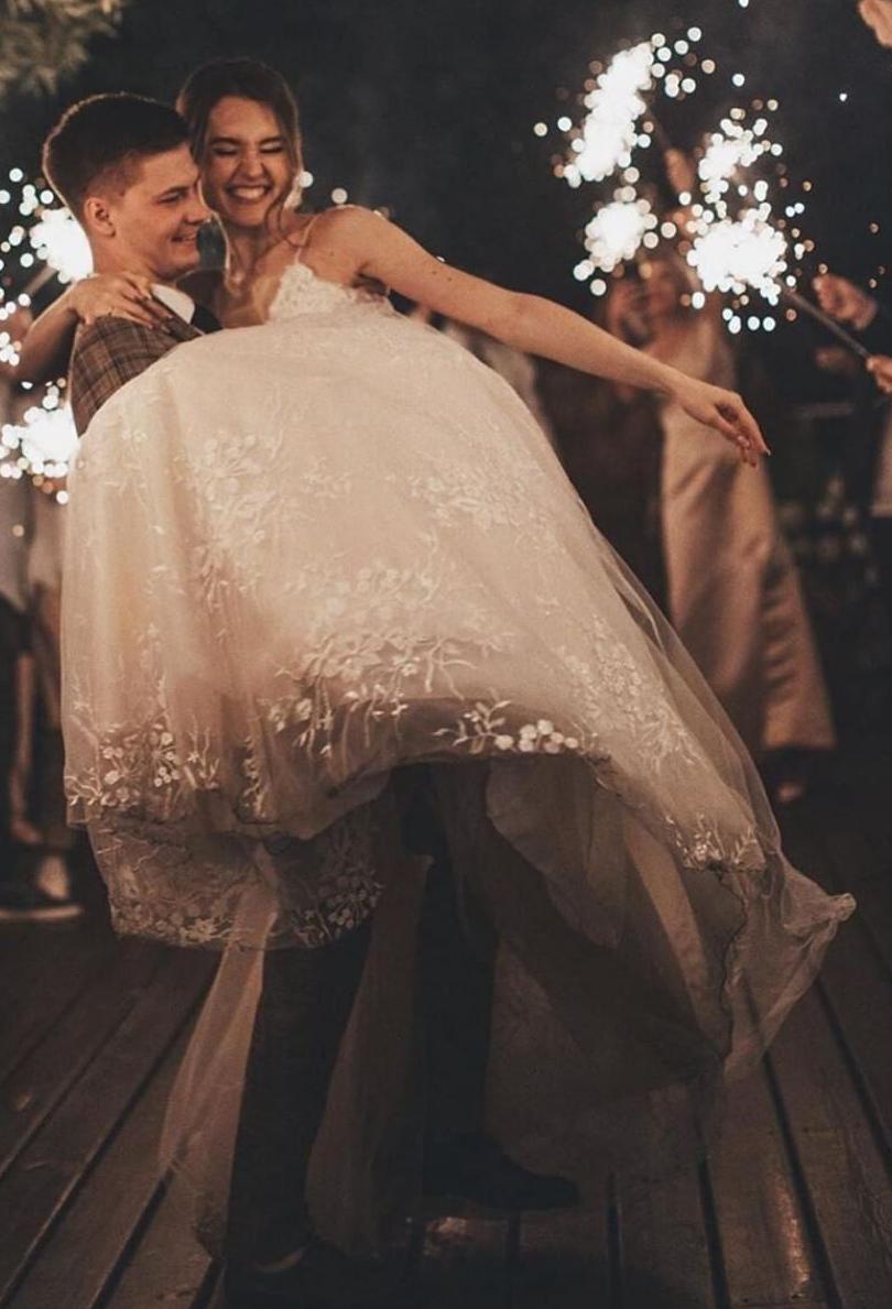 Gorgeous A-line V-neck Tulle Lace Wedding Dress-BallBride