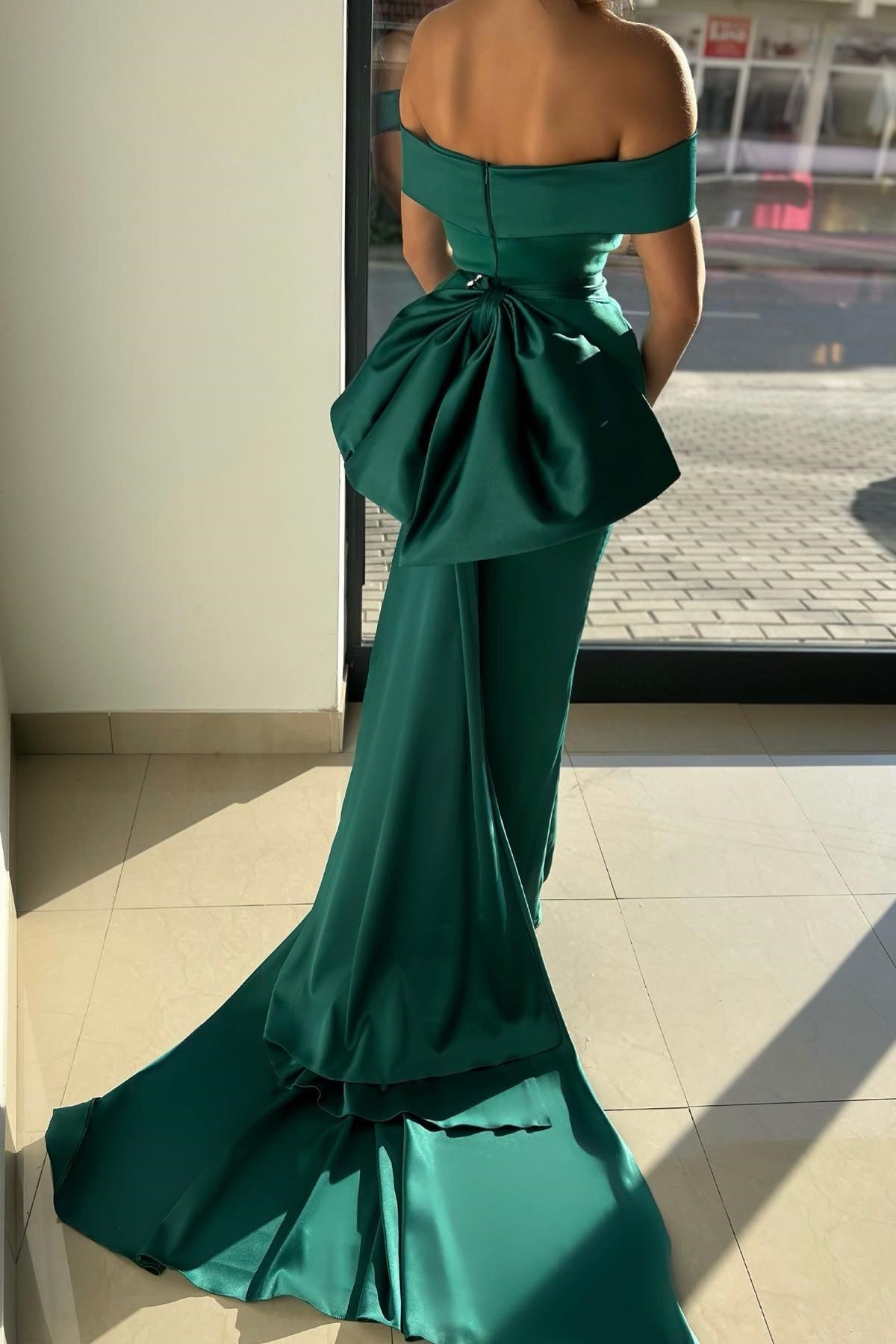 Gorgeous Emerald Green Off-The-Shoulder Mermaid Prom Dress With Ruffle On Sale-BallBride