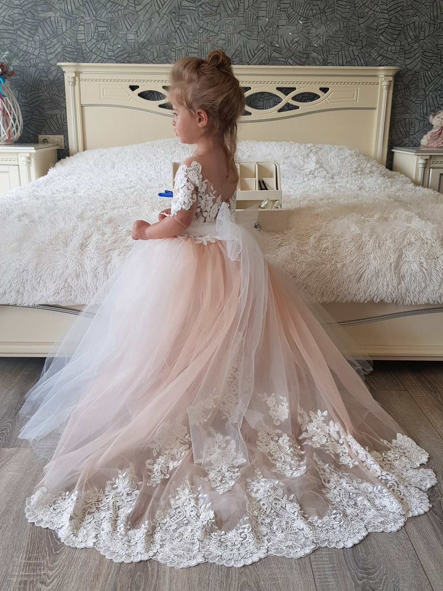 Gorgeous Half-Sleeves Tulle Lace Flower Girl Dress with Appliques and Bow-BallBride