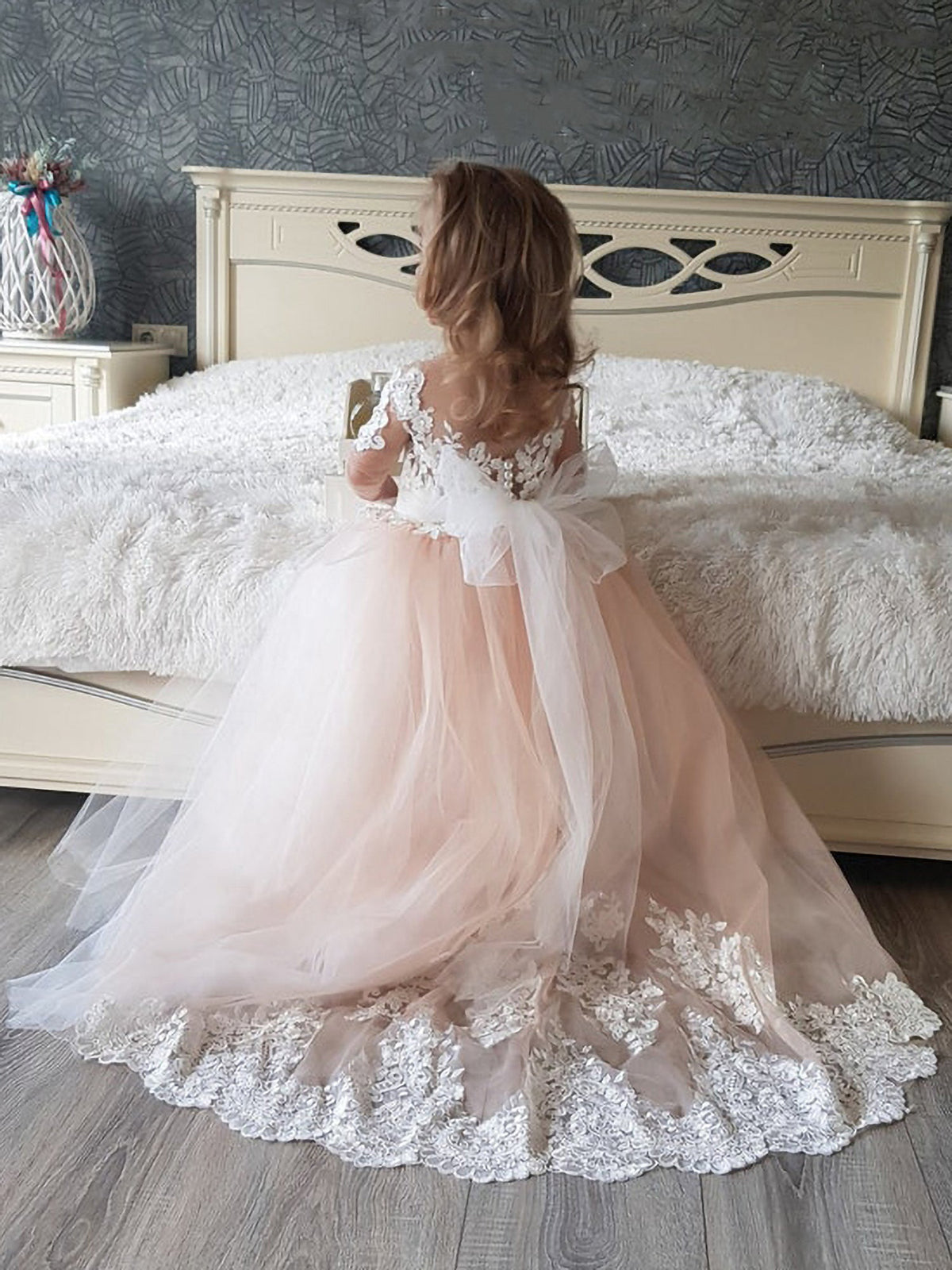 Gorgeous Half-Sleeves Tulle Lace Flower Girl Dress with Appliques and Bow-BallBride
