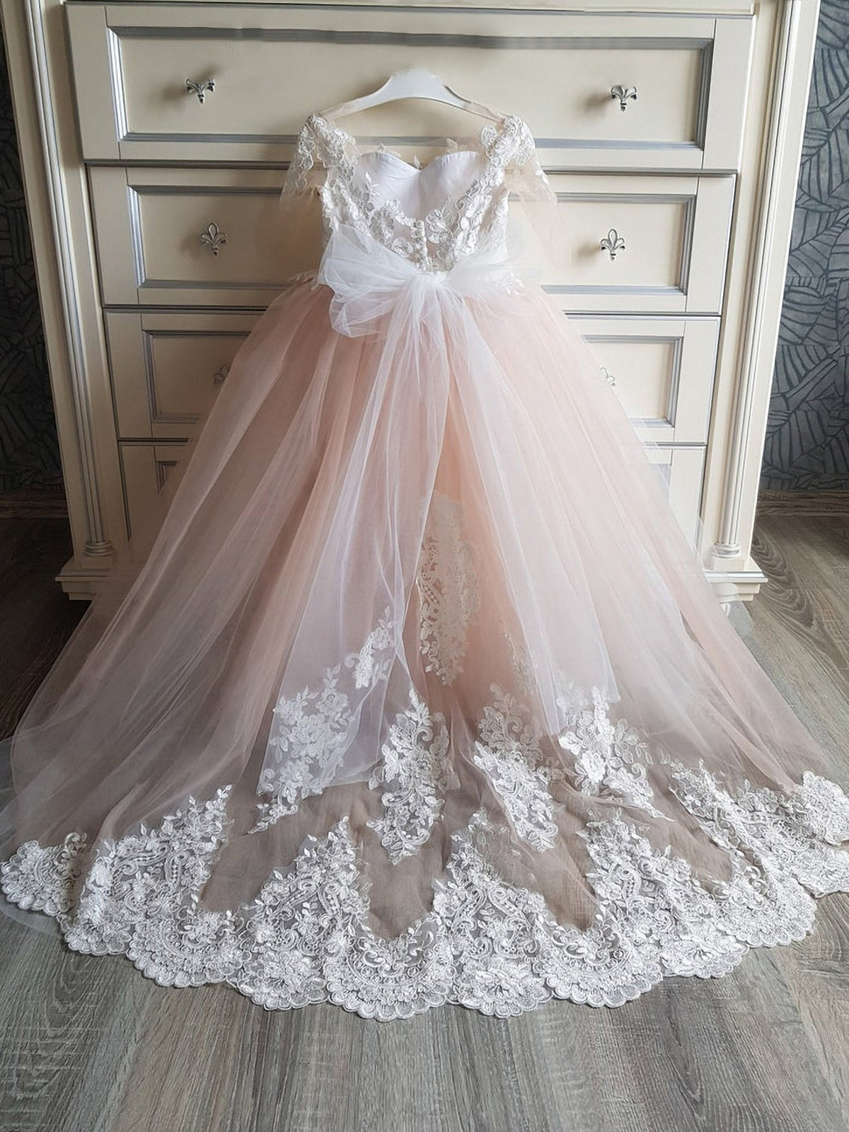 Gorgeous Half-Sleeves Tulle Lace Flower Girl Dress with Appliques and Bow-BallBride
