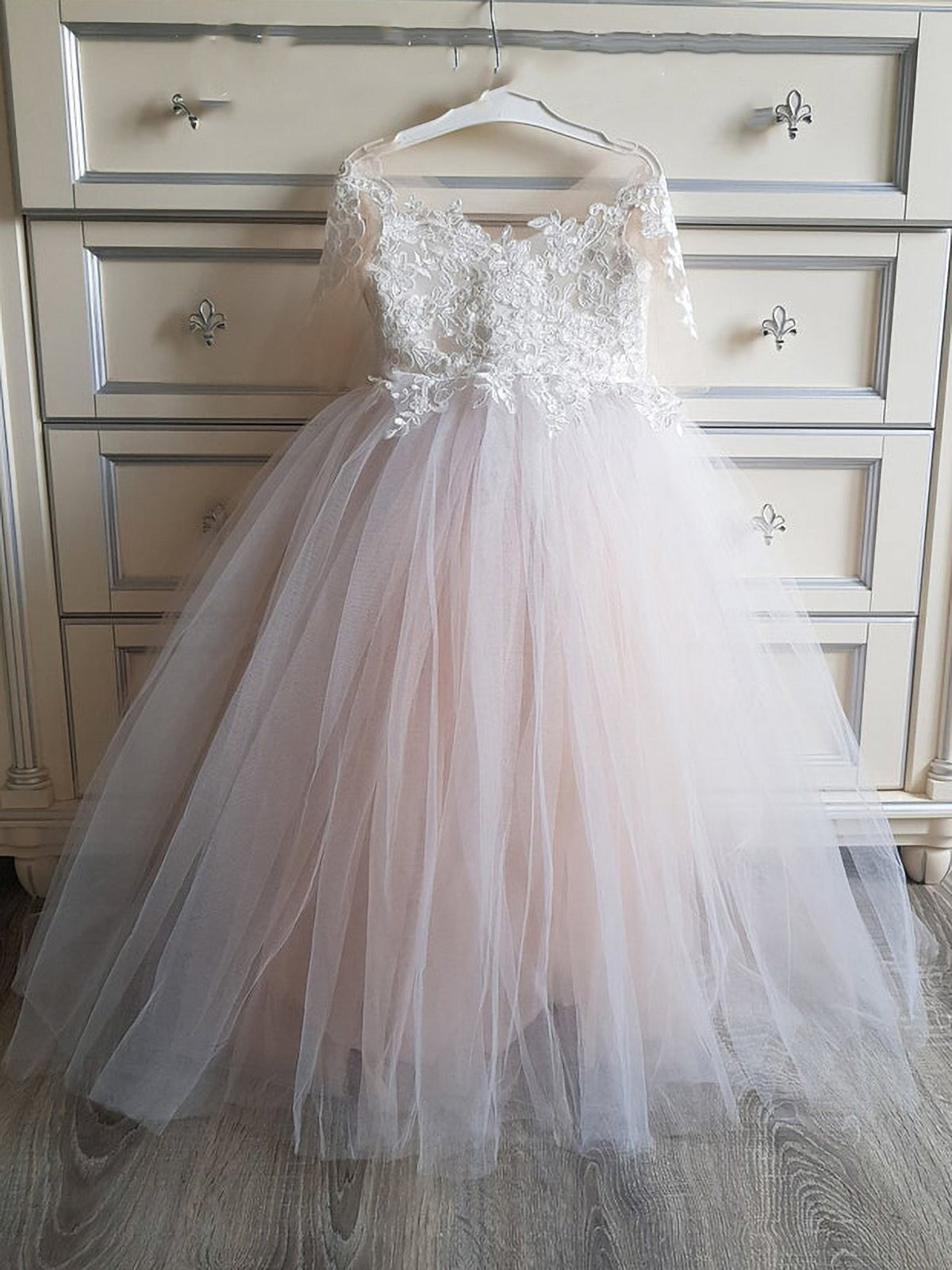 Gorgeous Half-Sleeves Tulle Lace Flower Girl Dress with Appliques and Bow-BallBride