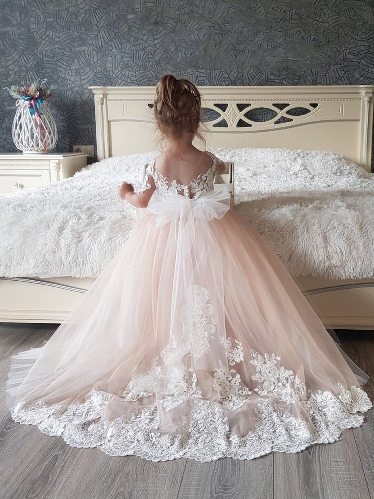 Gorgeous Half-Sleeves Tulle Lace Flower Girl Dress with Appliques and Bow-BallBride